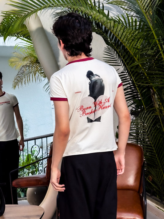 Ringer Tee "World Tour 2025" - Inspirada en Damiano David (Blanca con Ribs Rojo)