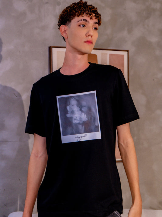 Camiseta Ariana Grande Polaroid Negra - Edición Limitada