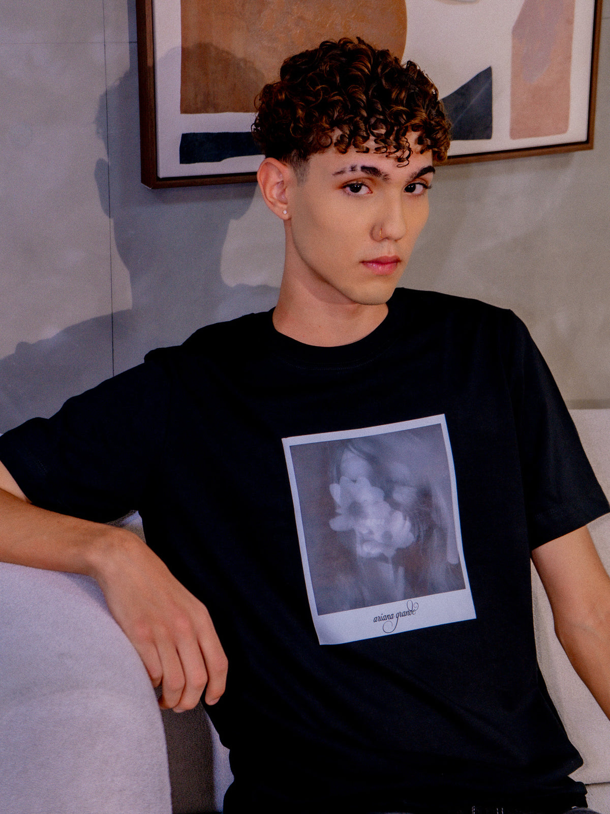 Camiseta Ariana Grande Polaroid Negra - Edición Limitada